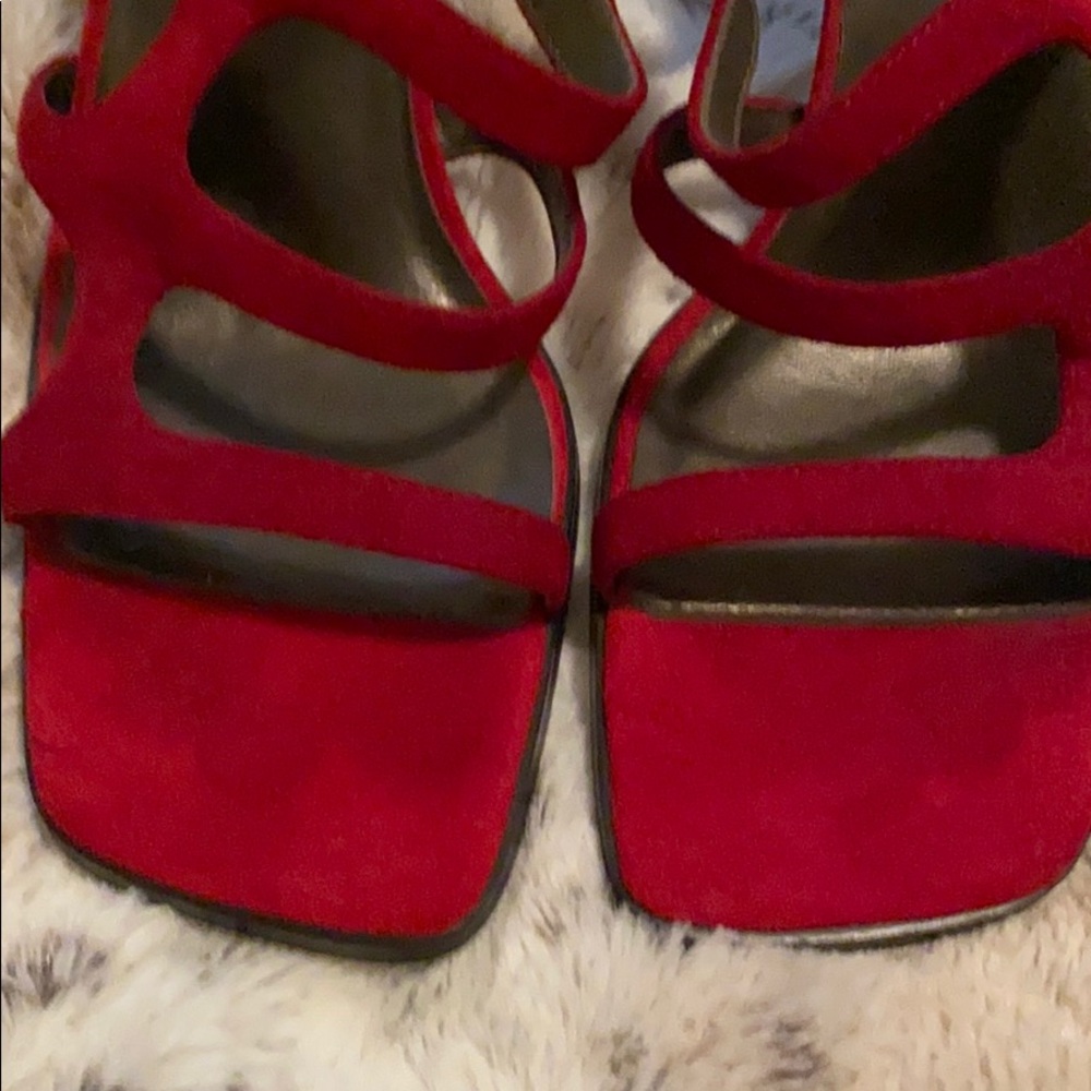 Ann Marino red suede strappy chunky heels - Picture 6 of 6